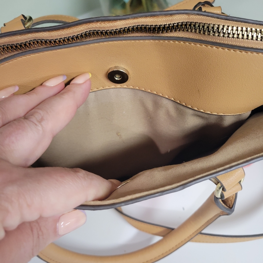 🥳HP🥳 NANETTE LEPORE floral dome bag. several compartments crossbody satchel - Picture 3 of 14